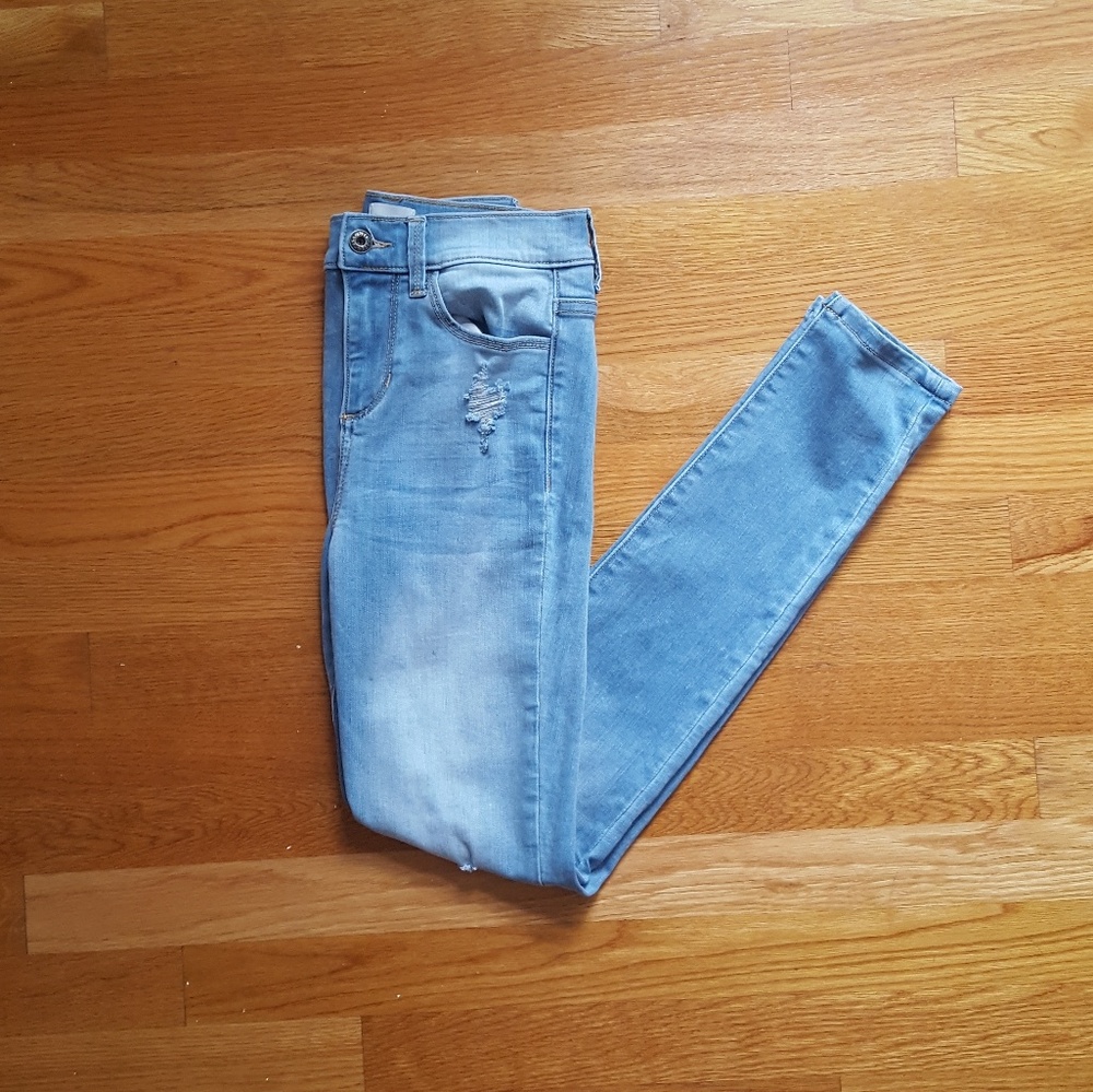 Light wash skinny jeans